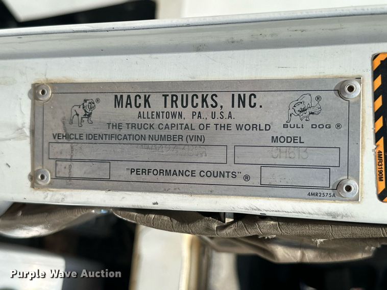 image for item MB9674 2001 Mack CH613  dump truck
