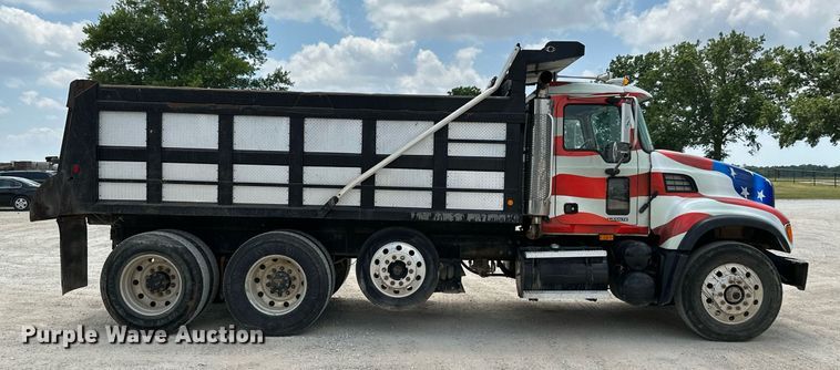 image for item MB9675 2004 Mack CV713  dump truck