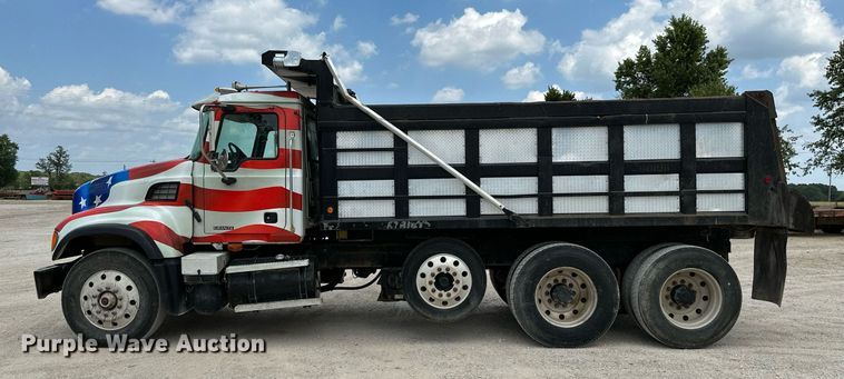image for item MB9675 2004 Mack CV713  dump truck