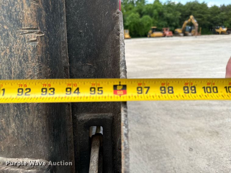 image for item MB9675 2004 Mack CV713  dump truck