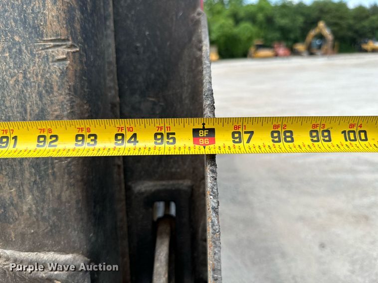 image for item MB9675 2004 Mack CV713  dump truck