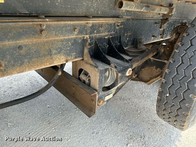 image for item MB9675 2004 Mack CV713  dump truck