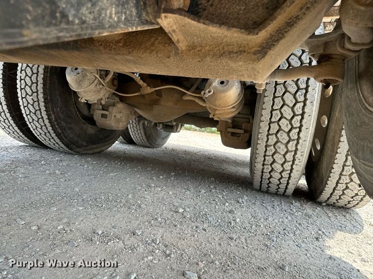 image for item MB9675 2004 Mack CV713  dump truck