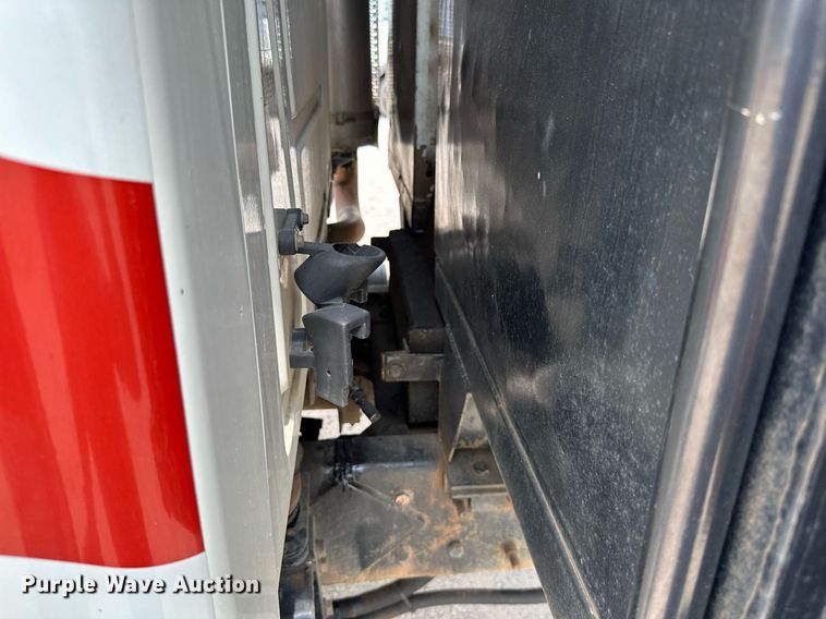 image for item MB9675 2004 Mack CV713  dump truck