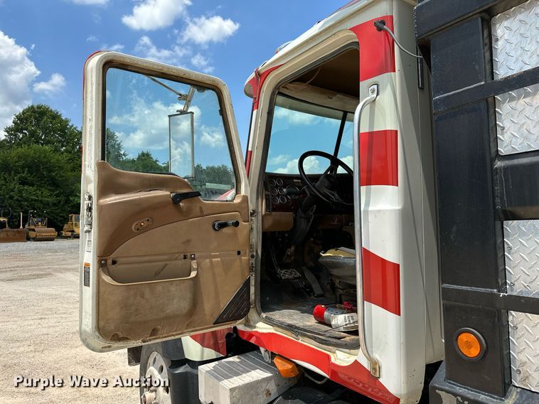 image for item MB9675 2004 Mack CV713  dump truck