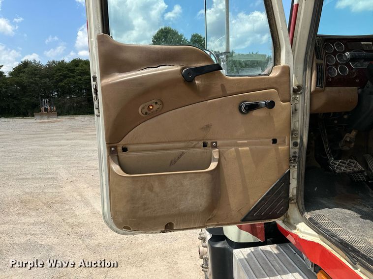 image for item MB9675 2004 Mack CV713  dump truck