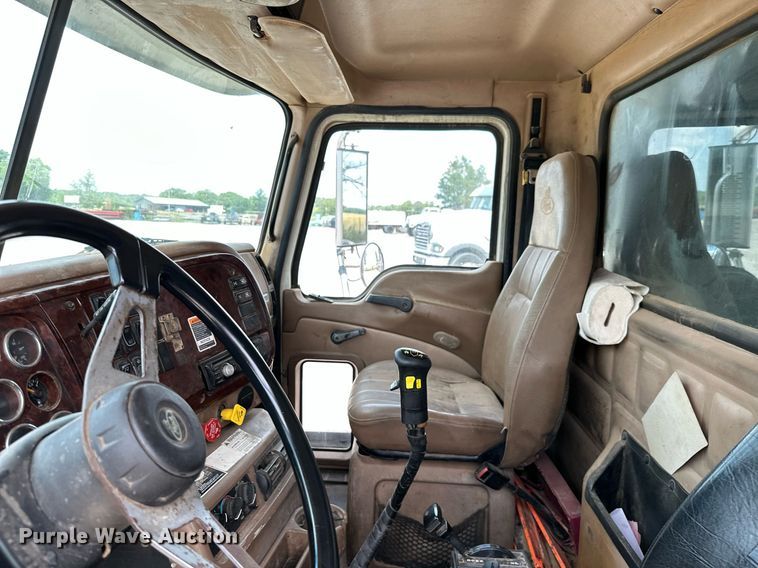 image for item MB9675 2004 Mack CV713  dump truck