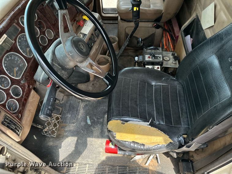 image for item MB9675 2004 Mack CV713  dump truck