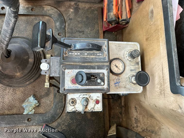 image for item MB9675 2004 Mack CV713  dump truck