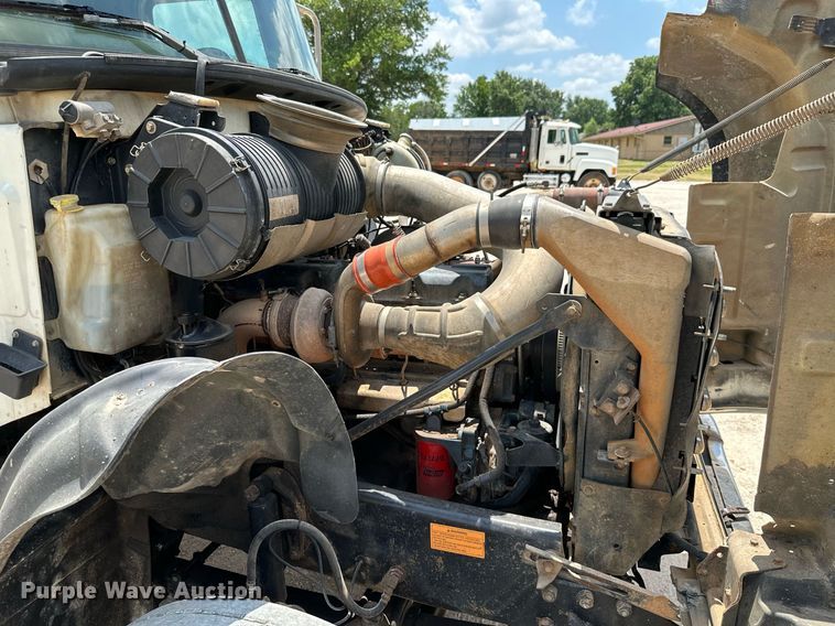 image for item MB9675 2004 Mack CV713  dump truck