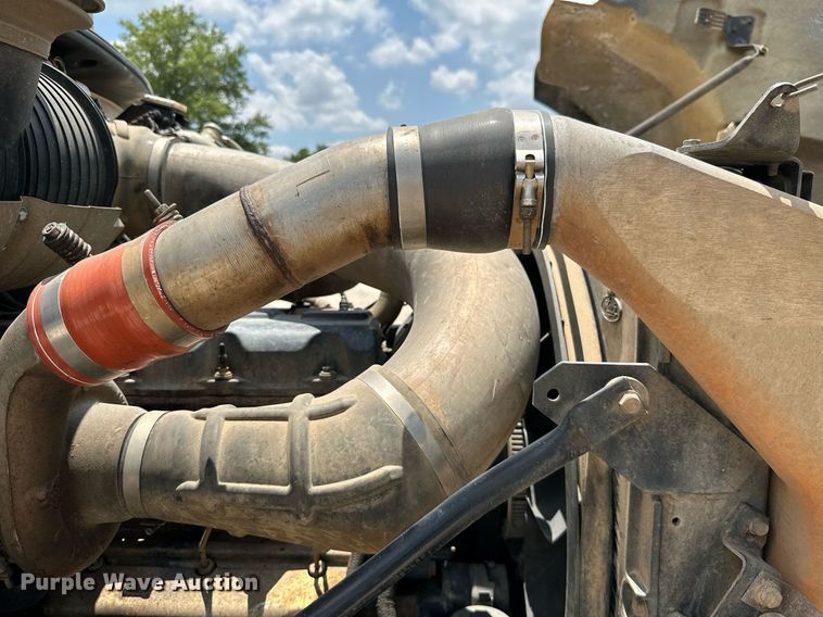 image for item MB9675 2004 Mack CV713  dump truck