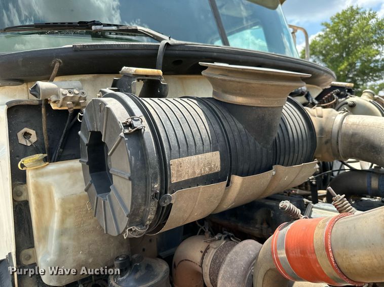 image for item MB9675 2004 Mack CV713  dump truck