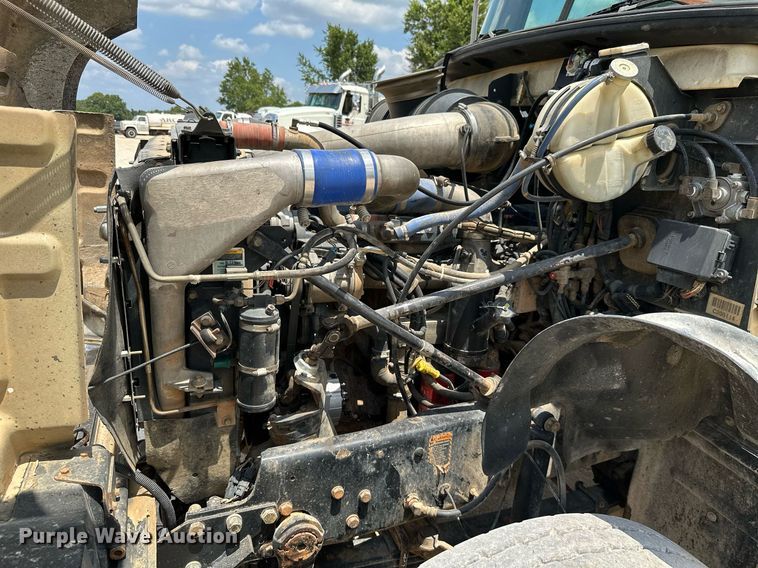 image for item MB9675 2004 Mack CV713  dump truck