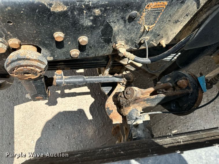 image for item MB9675 2004 Mack CV713  dump truck