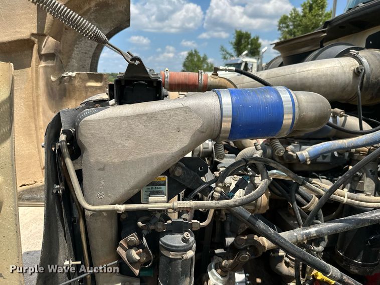 image for item MB9675 2004 Mack CV713  dump truck