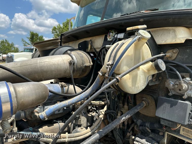 image for item MB9675 2004 Mack CV713  dump truck