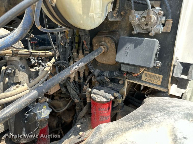 image for item MB9675 2004 Mack CV713  dump truck