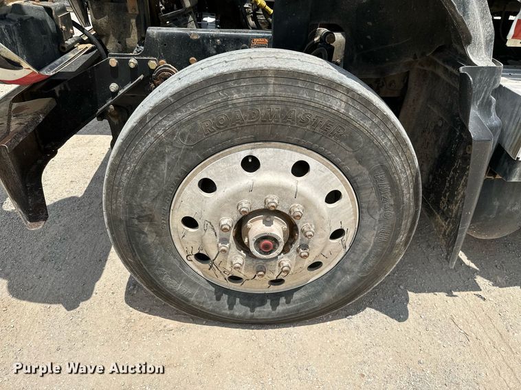 image for item MB9675 2004 Mack CV713  dump truck