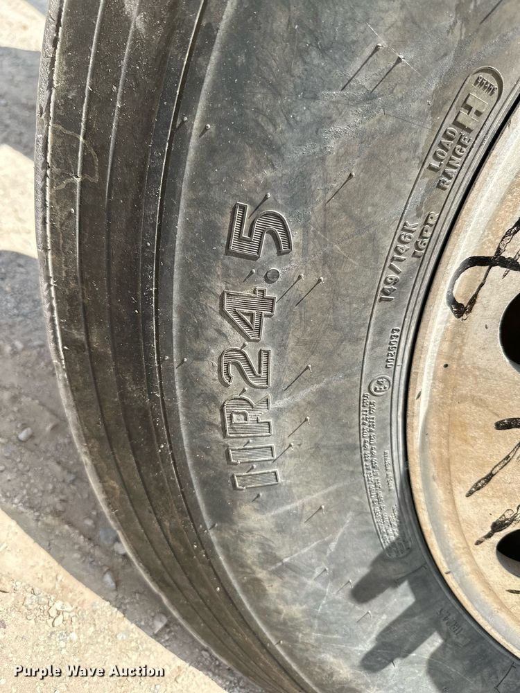 image for item MB9675 2004 Mack CV713  dump truck