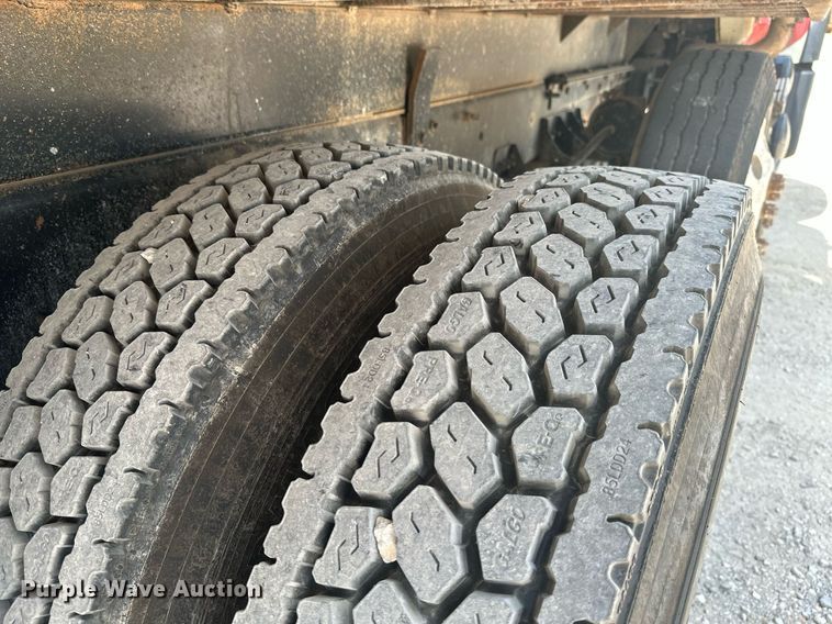 image for item MB9675 2004 Mack CV713  dump truck