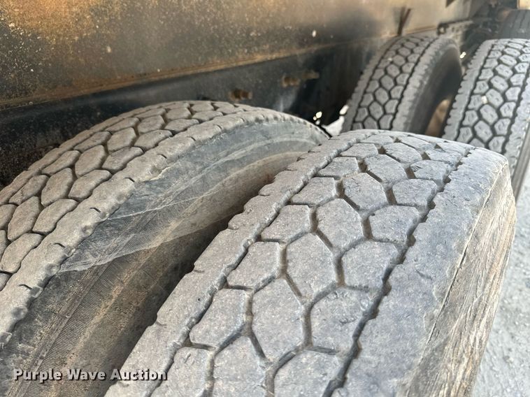 image for item MB9675 2004 Mack CV713  dump truck