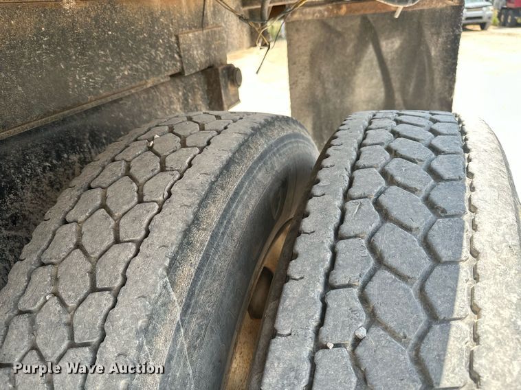 image for item MB9675 2004 Mack CV713  dump truck