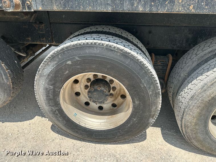 image for item MB9675 2004 Mack CV713  dump truck