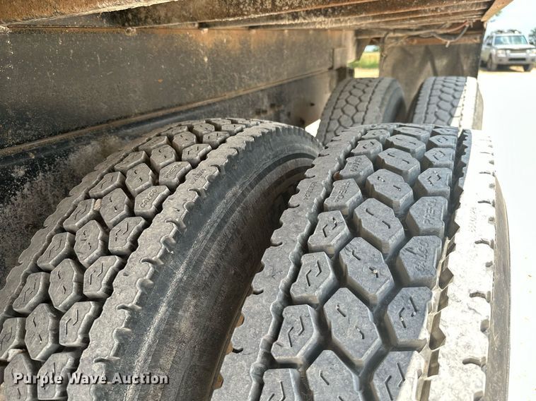 image for item MB9675 2004 Mack CV713  dump truck