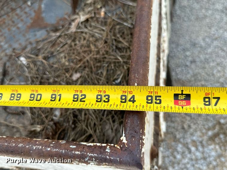 image for item MB9676 2002 International 4900  bucket truck