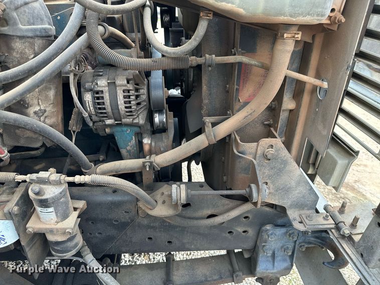 image for item MB9676 2002 International 4900  bucket truck