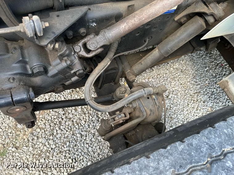 image for item MB9676 2002 International 4900  bucket truck