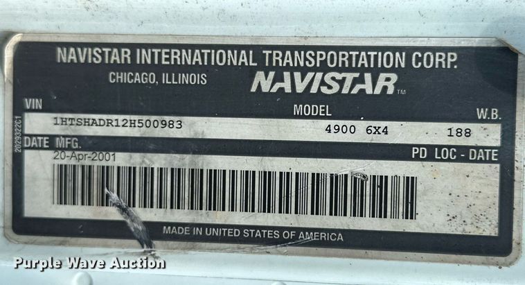 image for item MB9676 2002 International 4900  bucket truck