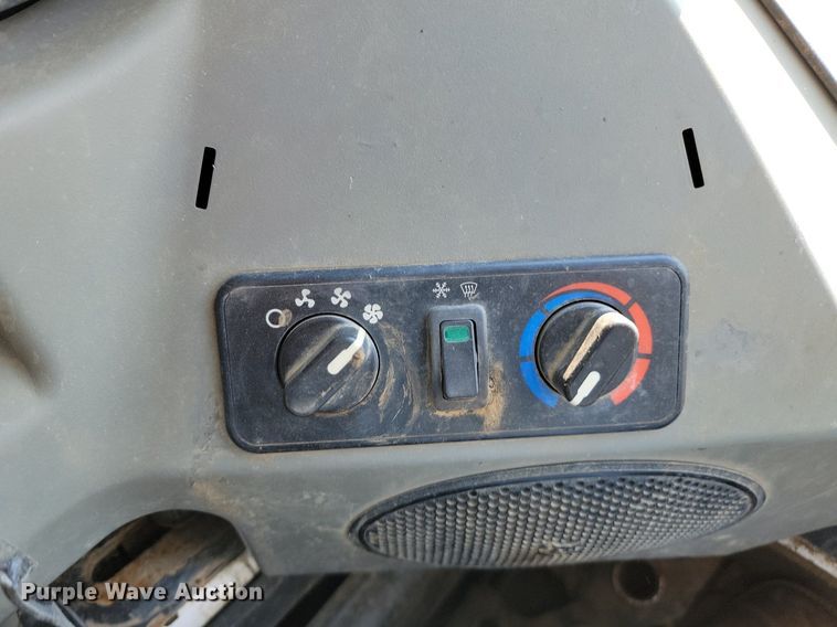 image for item ML9504 2014 Bobcat T770  tracked skid steer loader