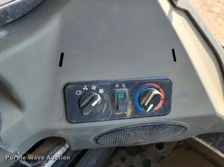 image for item ML9504 2014 Bobcat T770  tracked skid steer loader