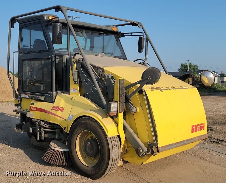 image for item ML9520 2008 Elgin Pelican Series NP  sweeper