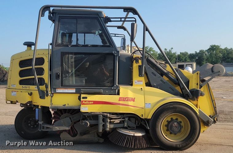 image for item ML9520 2008 Elgin Pelican Series NP  sweeper