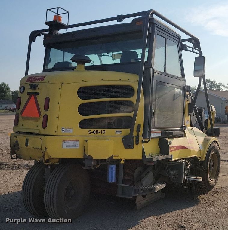 image for item ML9520 2008 Elgin Pelican Series NP  sweeper