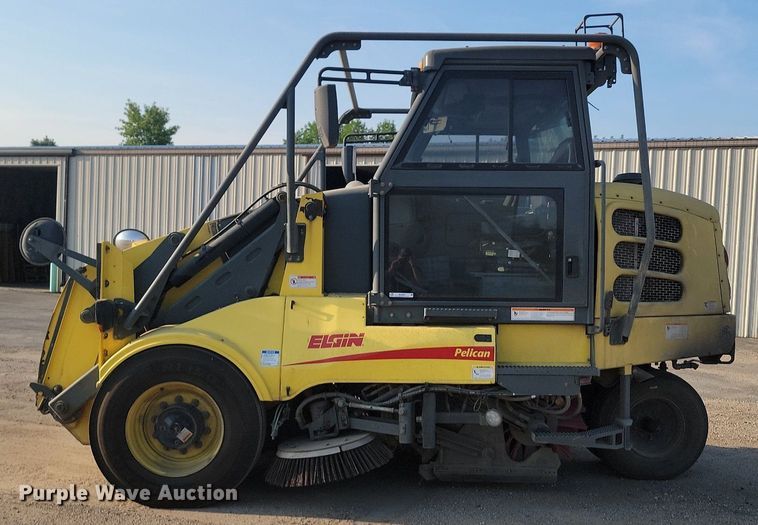 image for item ML9520 2008 Elgin Pelican Series NP  sweeper