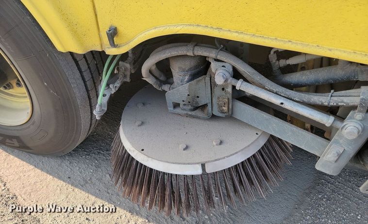 image for item ML9520 2008 Elgin Pelican Series NP  sweeper