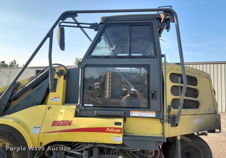 image for item ML9520 2008 Elgin Pelican Series NP  sweeper