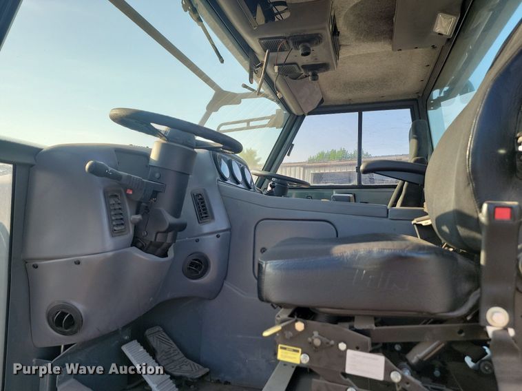 image for item ML9520 2008 Elgin Pelican Series NP  sweeper