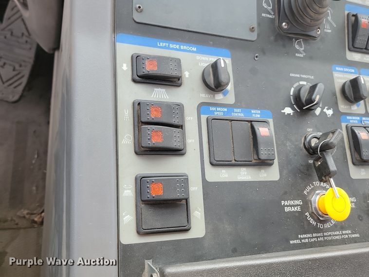 image for item ML9520 2008 Elgin Pelican Series NP  sweeper