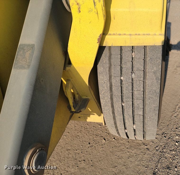 image for item ML9520 2008 Elgin Pelican Series NP  sweeper