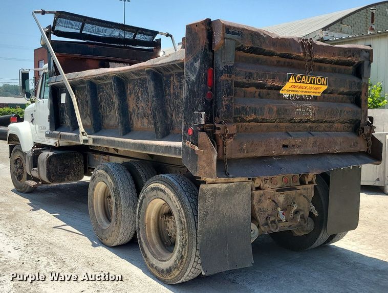image for item MO9907 1989 International F2554  dump truck
