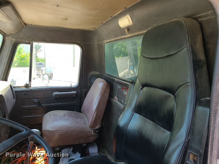 image for item MO9907 1989 International F2554  dump truck