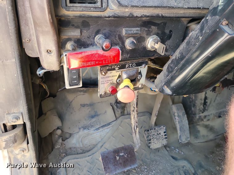 image for item MO9907 1989 International F2554  dump truck