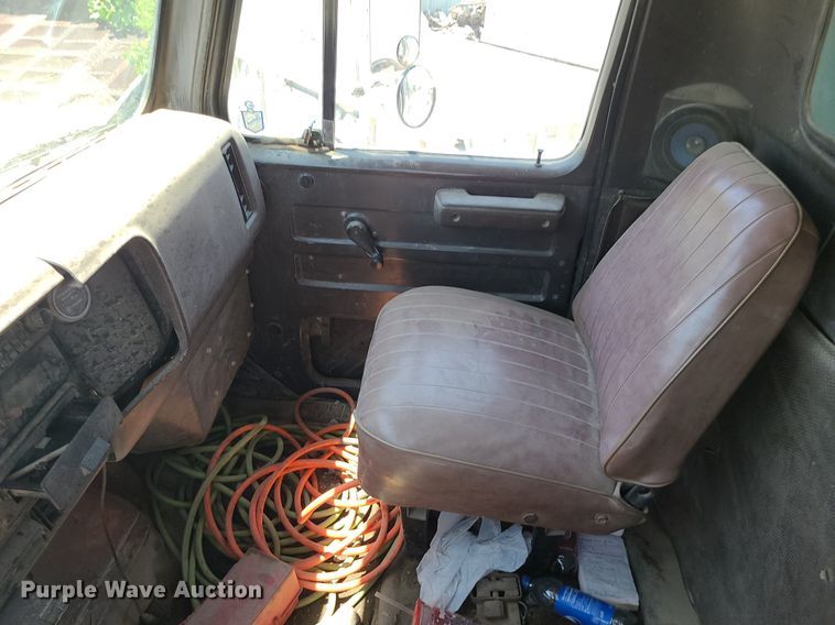 image for item MO9907 1989 International F2554  dump truck