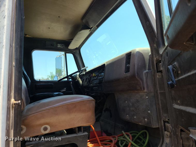 image for item MO9907 1989 International F2554  dump truck