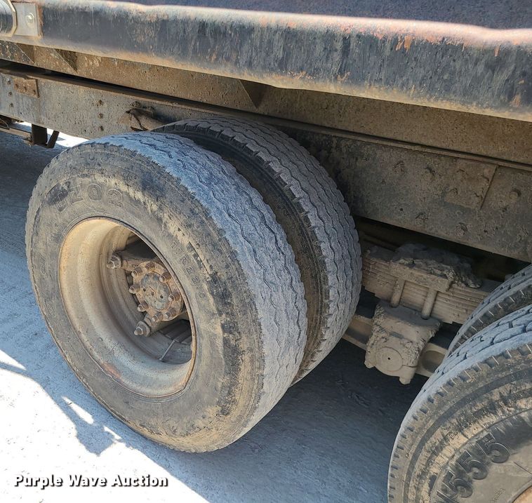 image for item MO9907 1989 International F2554  dump truck