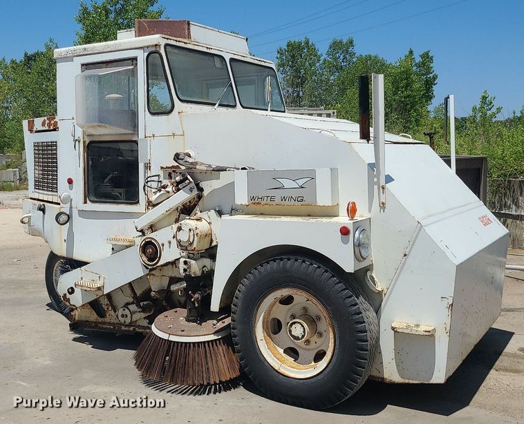 image for item MO9982 Elgin White Wing  street sweeper